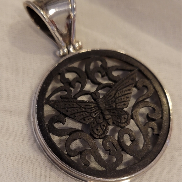 Jewelry - 🌺EUC~ ASIAN INSPIRED PENDANT